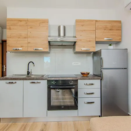 App Juracak Josip 5 By Interhome * Nin